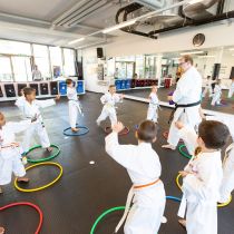 Karate, Kinder Karate, Kindergarten Kinder, Jugendliche, Erwachsenen Karate, Lebensschule, Lifeskills, Kampfsport, Karate Training, Selbstverteidigung, Krav Maga, Zürich, Dübendorf, Fällanden, Uster, Wallisellen, Dietlikon, Selbstschutz, Karate, Kung Fu, Judo, Erwachsenen Selbstverteidigung, 8600, 8001, 8117, 8606, Volketswil, Kampfkunst, Kampfsport, 8304, 8605, Krav Maga 360, Bruce Lee, Chuck Norris, Mobbing, Stop Mobbing, Kindergeburtstag, Kampfkunst Party, Aroha, Fitness, QiGong, Qi-Gong, Taichi, Arnis, MMA, JuJitsu, Brasilien JuJitsu, Ferien Camps, Shitoryu, Shukokai, Shitokai, Gojryu, Shotokan, Wadoryu, Kyusho, Kyusho Jitsu, Dillman, Paul Bowman, Pressure Points, Basel, Solothurn, Bern, Schweiz, Switzerland, Wild Goose Qigong, Dayan, Mixed Martial Arts, Probestunde, Trial Lesson, Online Training,